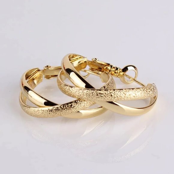 Stunning Twisted 18k. Gold Over Sterling Silver 30mm / 1.2" Round Hoop Earrings - Picture 6 of 6